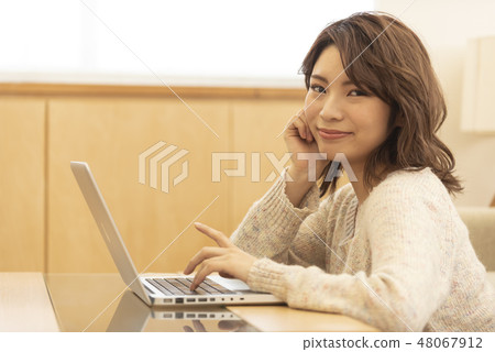 Female Lifestyle PC SNS Internet Female Lifestyle PC SNS Internet 48067912