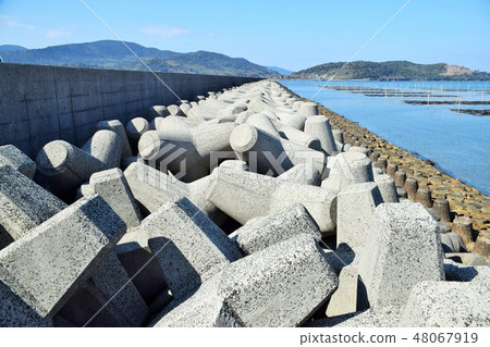 Tetrapod wave-dissipating block round square type Akune city Kagoshima prefecture Tetrapod wave-dissipating block round square type Akune city Kagoshima prefecture 48067919