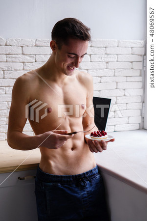 metabolic window,  cheat meal, fit man eating cake 48069567