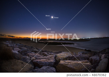 conjunction of moon and venus before sunrise conjunction of moon and venus before sunrise 48070362