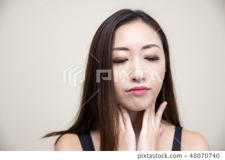 一位女性自我按摩 一位女性自我按摩 48070740