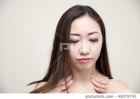 自我按摩的女性 自我按摩的女性 48070741