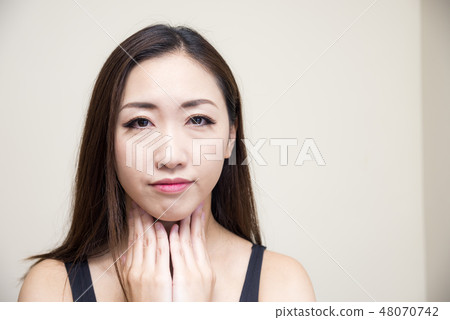 自我按摩的女性 48070742