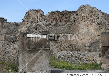 Pompeii ruins Pompeii ruins 48072252