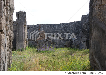 Pompeii ruins Pompeii ruins 48072257