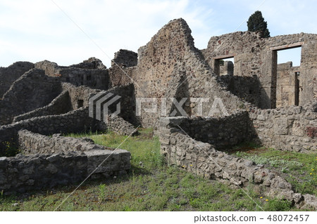 Pompeii ruins 48072457