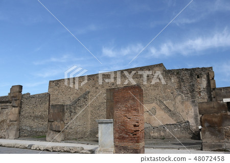 Pompeii ruins Pompeii ruins 48072458