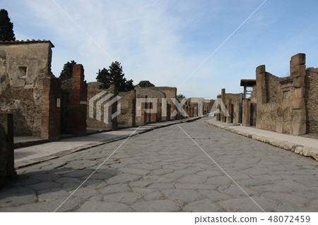 Pompeii ruins Pompeii ruins 48072459