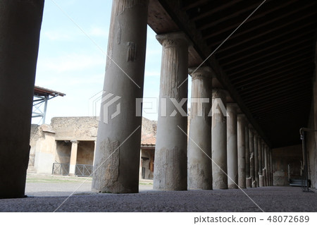 Pompeii ruins 48072689