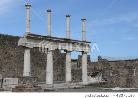 Pompeii ruins Pompeii ruins 48073186