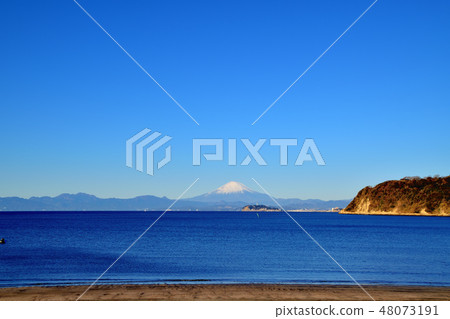 富士從祖師海岸和江之島觀看 48073191