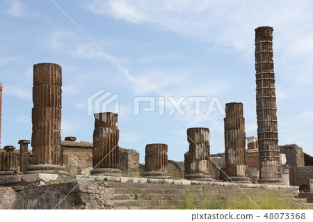 Pompeii ruins 48073368