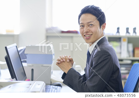 業務場景辦公桌工作 業務場景辦公桌工作 48073556