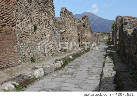 Pompeii ruins Pompeii ruins 48073631