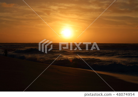夏威夷瓦胡島夏威夷凱海灘日出 48074954