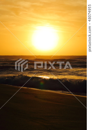 夏威夷瓦胡島夏威夷凱海灘日出 夏威夷瓦胡島夏威夷凱海灘日出 48074955