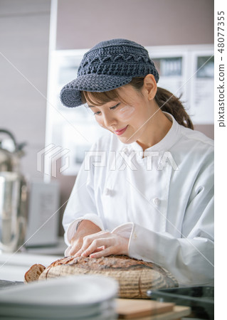 Baker's food working woman 48077355