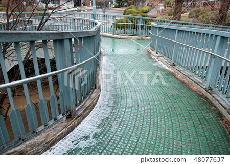 Pedestrian bridge where snow was piled up 48077637