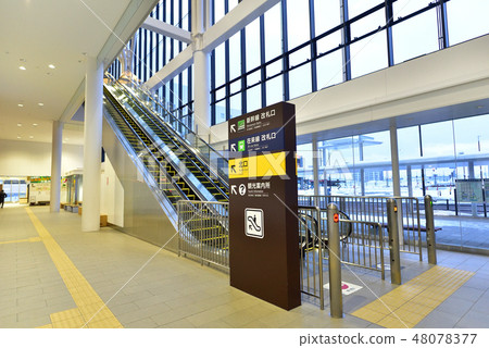 北海道北斗市在北斗北斗站的車站大樓內拍攝風景 48078377