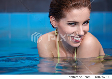 young woman beauty portrait in water 48078785