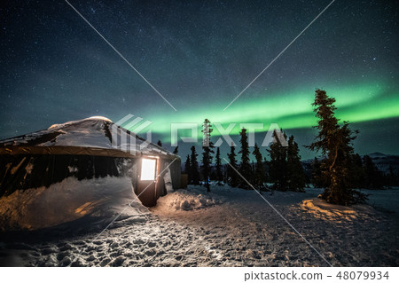 “阿拉斯加中國溫泉”來自中國山峰的極光 48079934