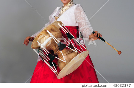Traditional Korean instruments 48082377