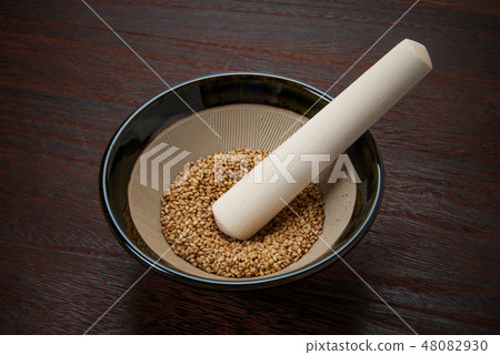Mortar pestle tree 48082930