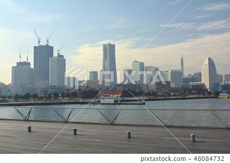 Yokohama-Otsanbashi 48084732