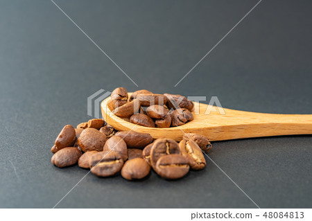 Coffee bean of spoonsheet scooping 5 Coffee bean of spoonsheet scooping 5 48084813