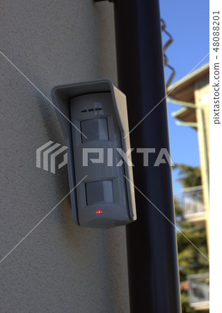 Anti-theft system with sensors infrared and mouvem 48088201