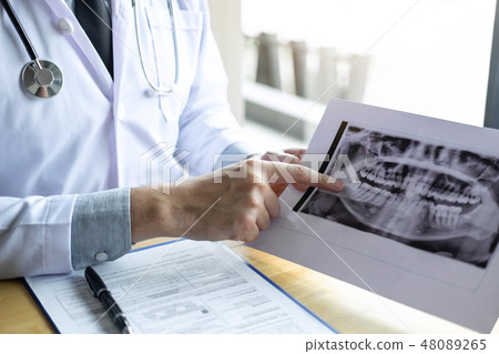 Image of doctor or dentist working with tooth x-ray film in the 48089265