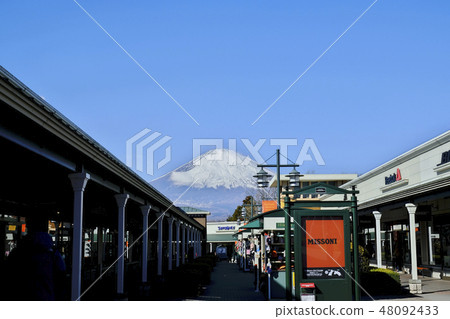 outlet outlet 48092433