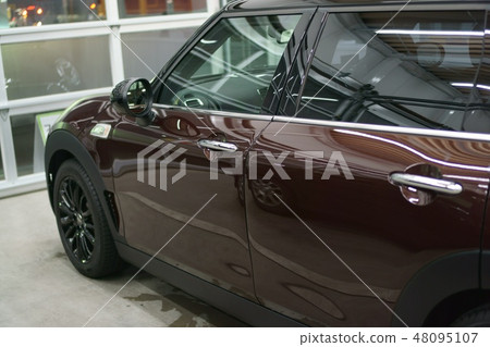 Automotive glass coating 48095107