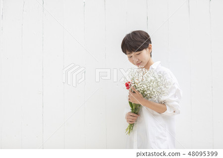 女性肖像生活與鮮花 48095399