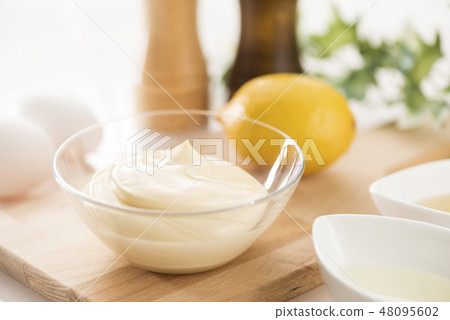 手工製作的蛋黃醬 48095602