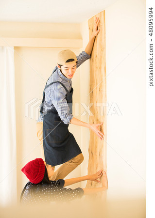 享受DIY的男人和女人 享受DIY的男人和女人 48095994