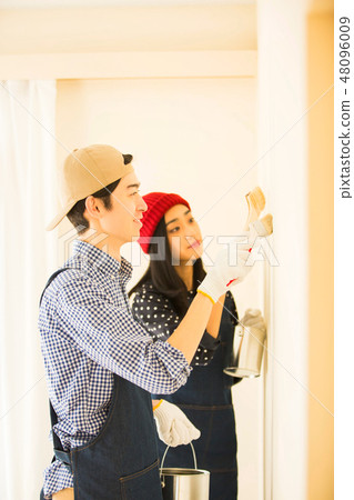 享受DIY的男人和女人 48096009