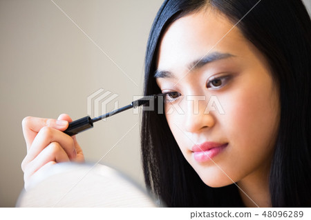 女人化妝 女人化妝 48096289
