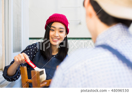 享受DIY的男人和女人 享受DIY的男人和女人 48096530