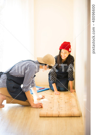 享受DIY的男人和女人 48096600