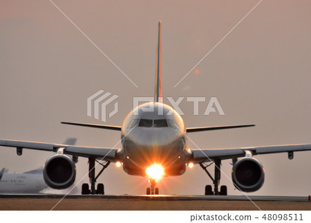 Airplane scenery at sunset (Aso Kumamoto Airport) 48098511