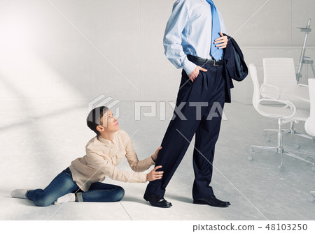 Don't leave me alone 48103250