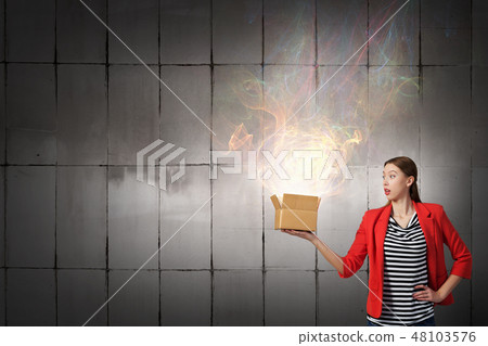 Outside the box thinking 48103576