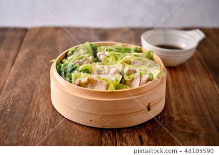 Steaming lettuce and pork ④ 48103590
