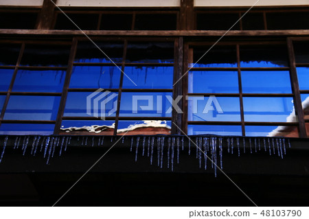 Winter hot-spring ryokan Blue sky and scenery with icicles Kamimori Onsen Winter hot-spring ryokan Blue sky and scenery with icicles Kamimori Onsen 48103790