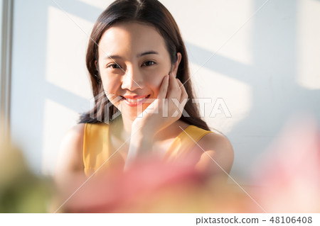 Women beauty 48106408