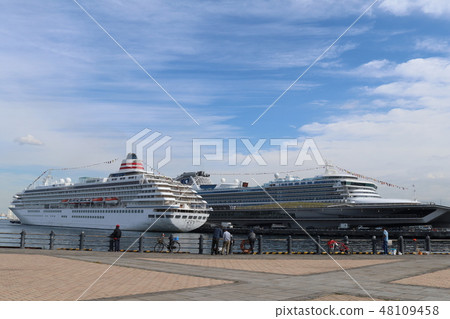 Large passenger ship Asuka II and Diamond Princess arriving at Osanbashi at the same time 48109458