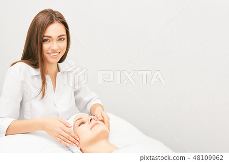 Face professional massage. Spa skincare treatment Face professional massage. Spa skincare treatment 48109962