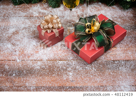 Champagne glasses set  48112419