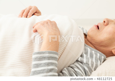 Senior sleep 48112725